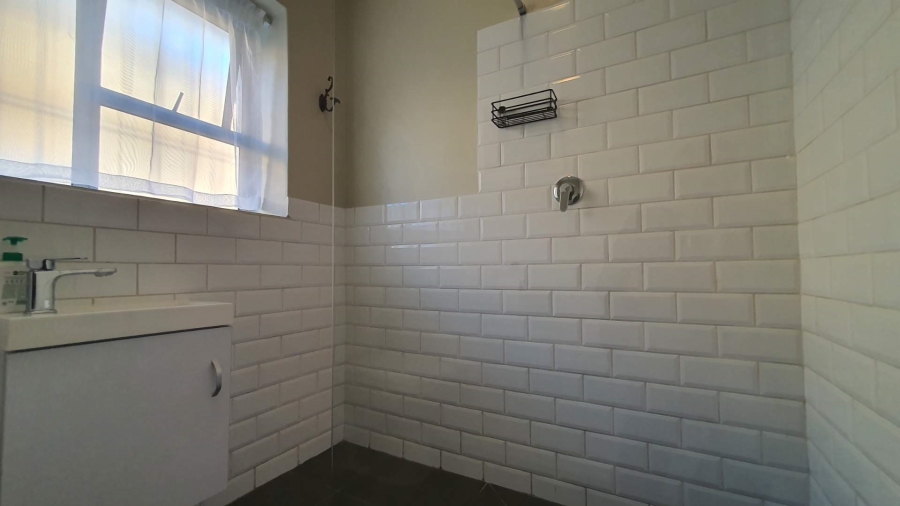 To Let 1 Bedroom Property for Rent in Three Anchor Bay Western Cape